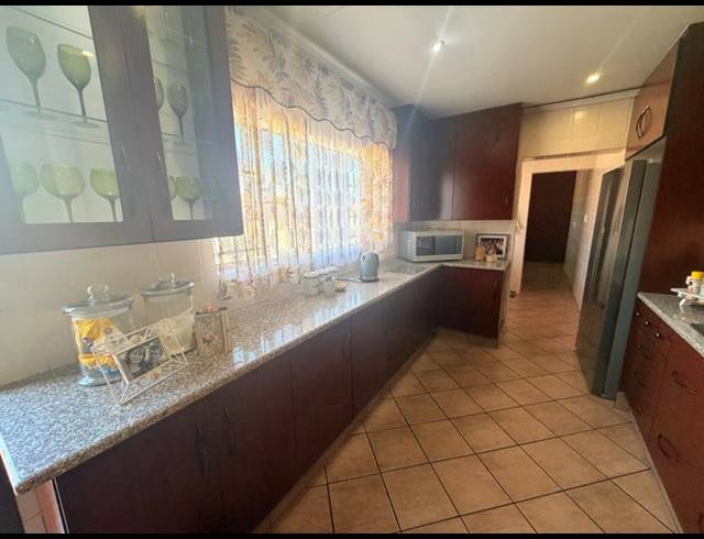 3 BEDROOM HOUSE FOR SALE IN VANDERBIJLPARK SE 6